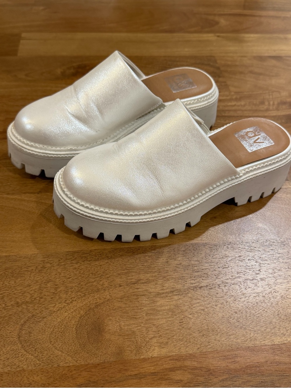 DV by Dolce Vita ‘Lexy’ Pearl Ivory Platform Clogs w/ White Sole Size 6